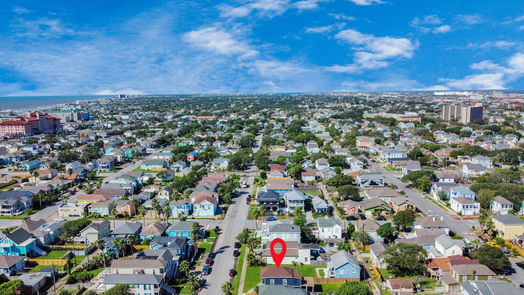 Galveston 2-story, 3-bed 1614 Avenue N 1/2-idx