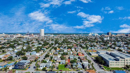 Galveston 2-story, 3-bed 1614 Avenue N 1/2-idx