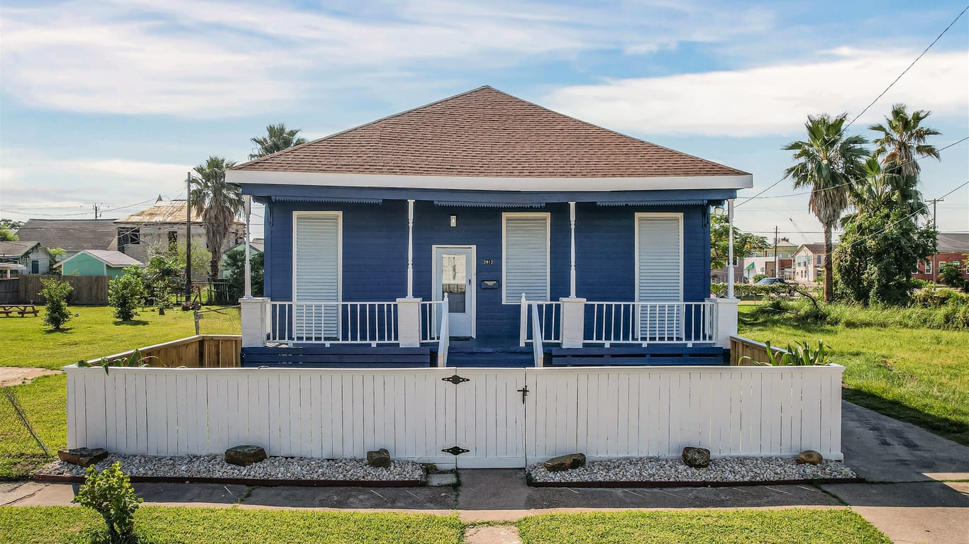 Galveston null-story, 6-bed 3913 Ball St-idx