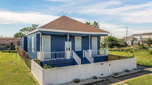 Galveston null-story, 6-bed 3913 Ball St-idx