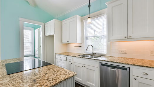 Galveston 2-story, 5-bed 1511 Avenue M-idx