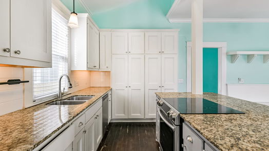 Galveston 2-story, 5-bed 1511 Avenue M-idx