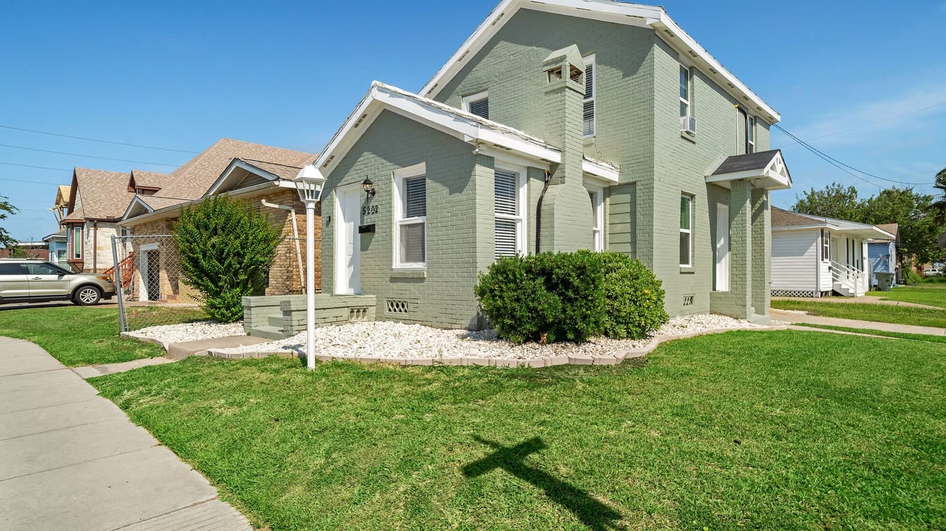 Galveston 2-story, 3-bed 5202 Avenue L-idx