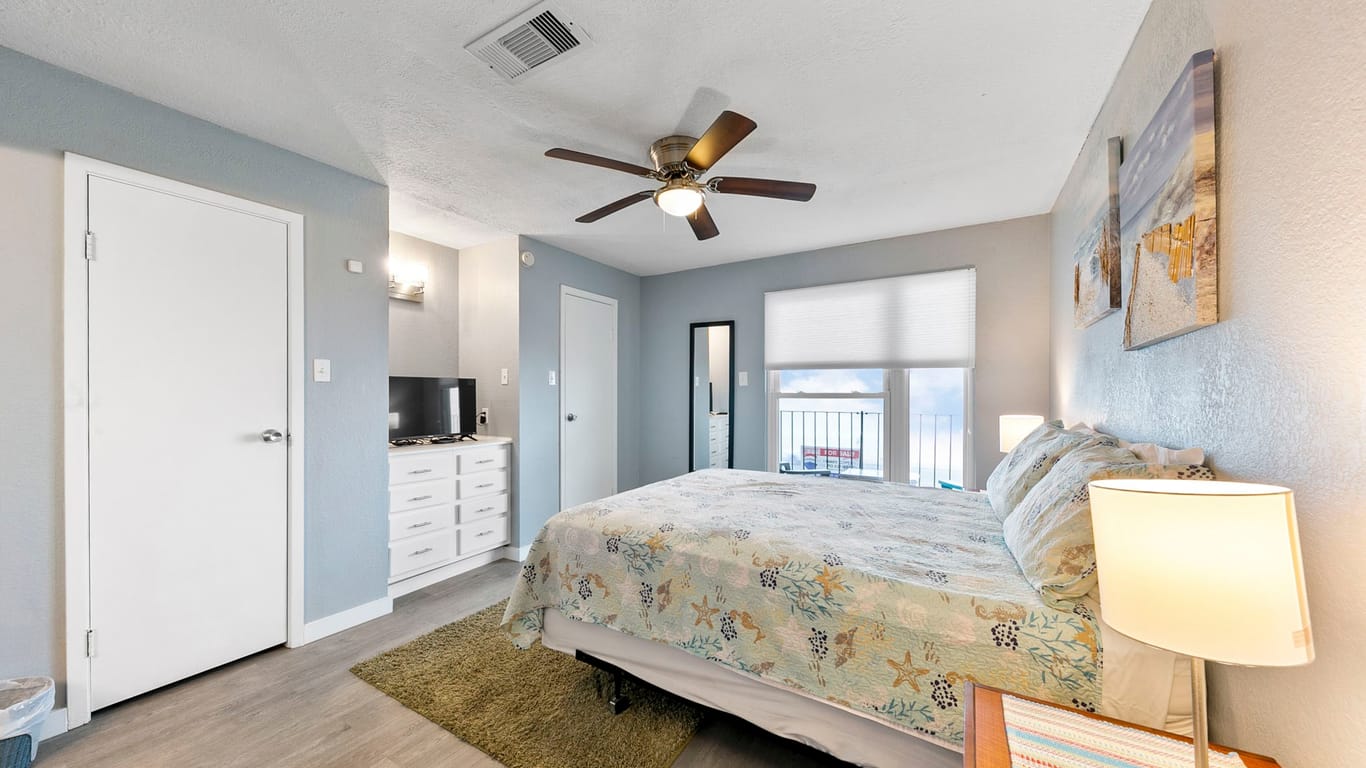 Galveston 3-story, 2-bed 7600 Seawall Blvd 202-idx