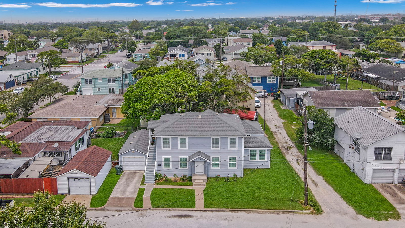 Galveston 2-story, 2-bed 4618 Avenue S 1/2-idx