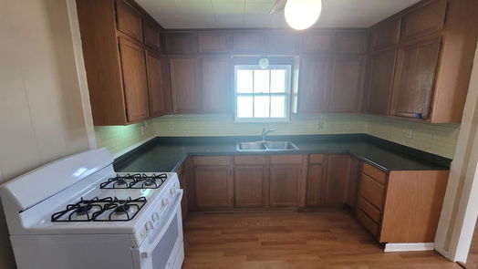 Galveston 1-story, 3-bed 4727 Ave N 1/2-idx