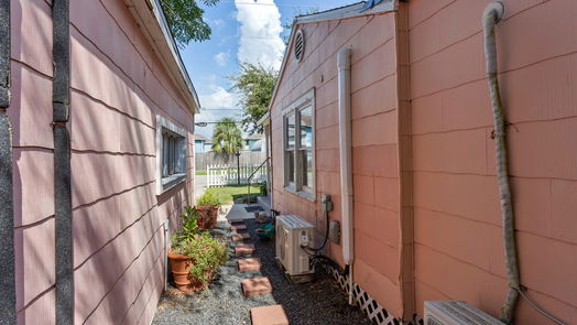 Galveston 1-story, 2-bed 6317 Avenue R-idx