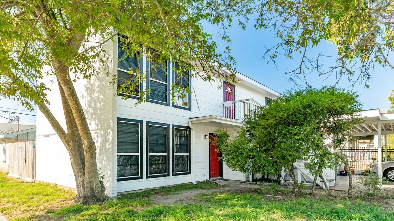 Galveston 2-story, 2-bed 5301 Avenue R 1/2-idx