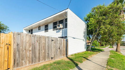 Galveston 2-story, 2-bed 5301 Avenue R 1/2-idx