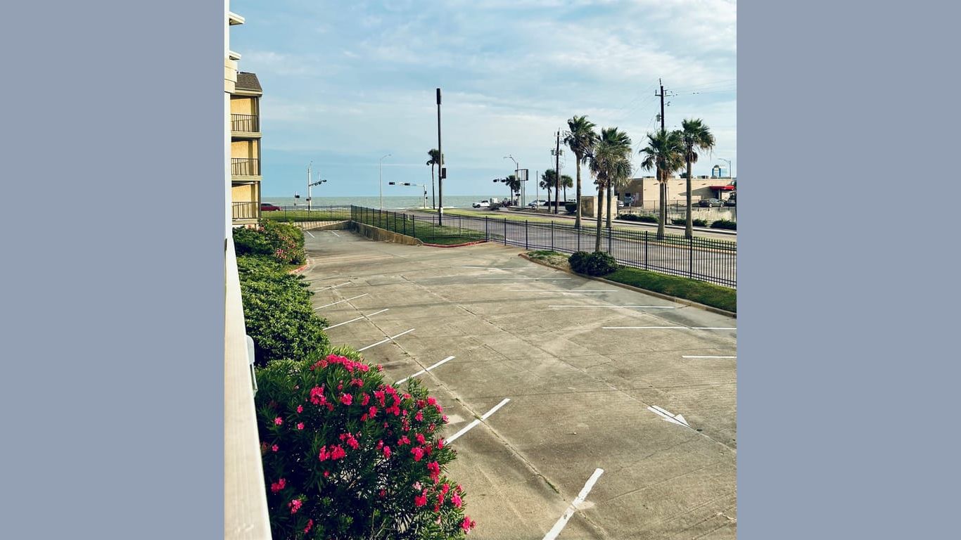 Galveston 1-story, 1-bed 6300 Seawall Boulevard 9118-idx