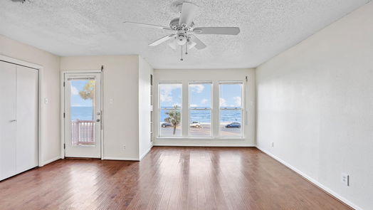 Galveston 2-story, 3-bed 8416 Seawall Boulevard 4-idx