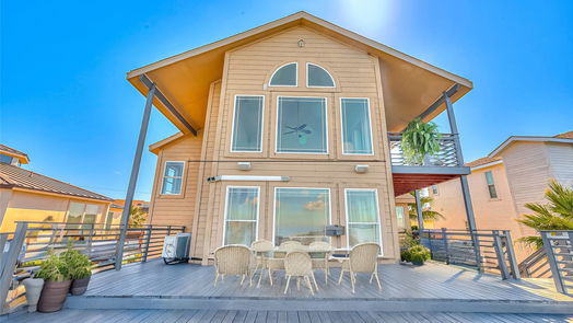 Tiki Island 2-story, 3-bed 407 Isles End Road-idx