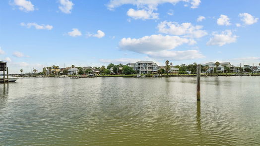 Clear Lake Shores 2-story, 2-bed 1140 Marina Bay Dr 123B-idx