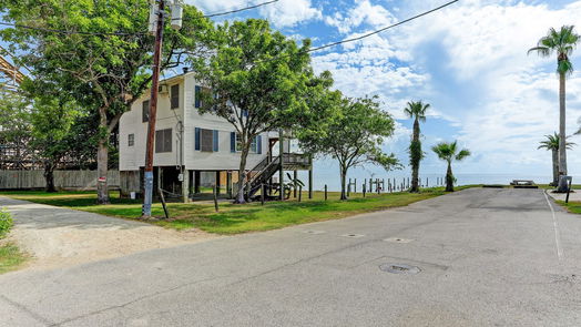 Kemah 2-story, 3-bed 308 Bay Avenue-idx