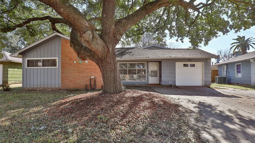 Lake Jackson 2-story, 4-bed 104 Palm Lane-idx