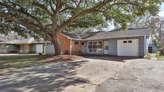 Lake Jackson 2-story, 4-bed 104 Palm Lane-idx