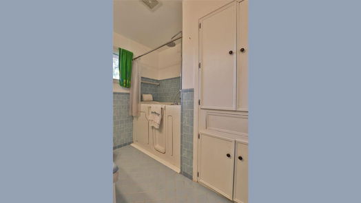 Lake Jackson 2-story, 4-bed 104 Palm Lane-idx