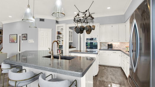 Lake Jackson 2-story, 4-bed 125 Paint Brush Street-idx