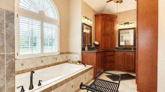 Lake Jackson 1-story, 3-bed 103 Harvard Oaks Drive-idx