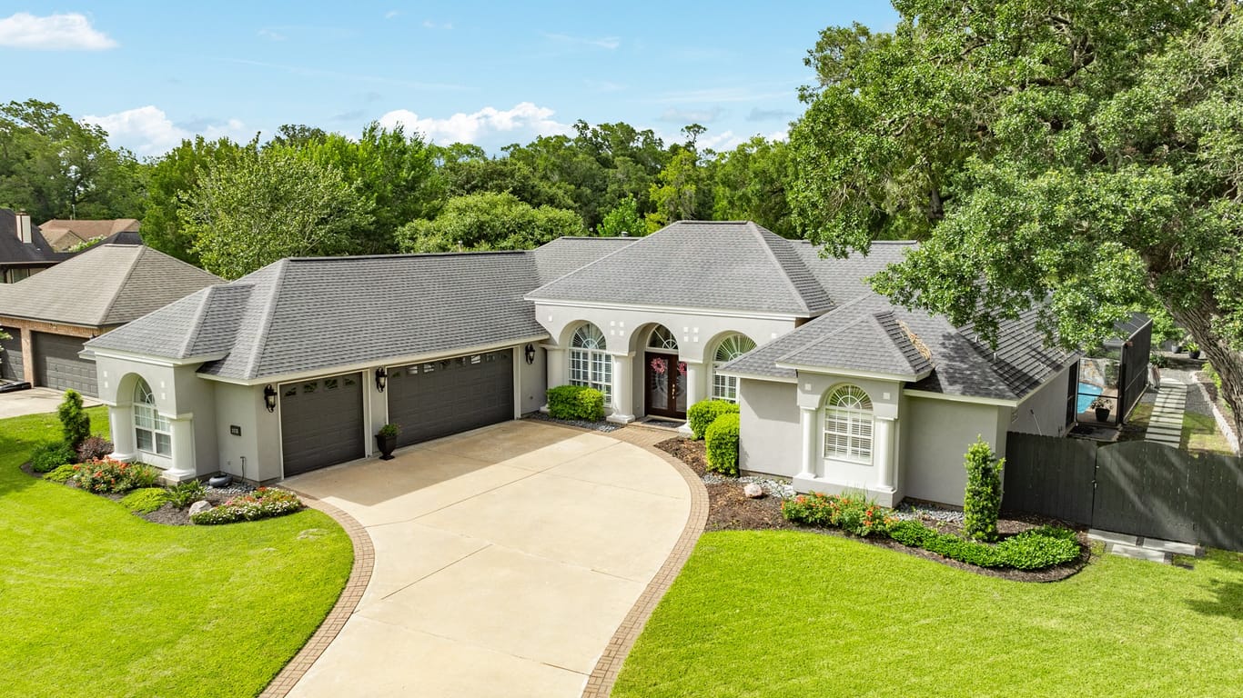Lake Jackson 1-story, 3-bed 103 Harvard Oaks Drive-idx