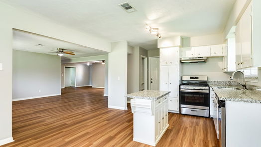 Lake Jackson null-story, 3-bed 303 Ligustrum Street-idx