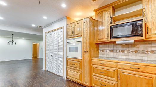 Lake Jackson null-story, 3-bed 125 Spruce Street-idx