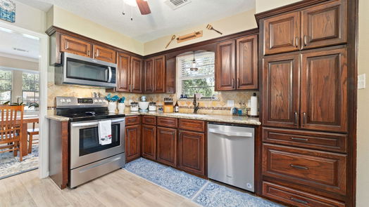 Lake Jackson 1-story, 3-bed 132 Arrowwood Street-idx