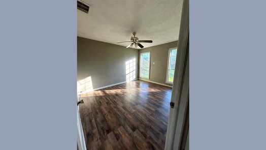 Lake Jackson null-story, 4-bed 306 Center Way Street-idx