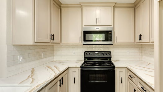 Lake Jackson 1-story, 4-bed 104 Forest Oaks Lane-idx