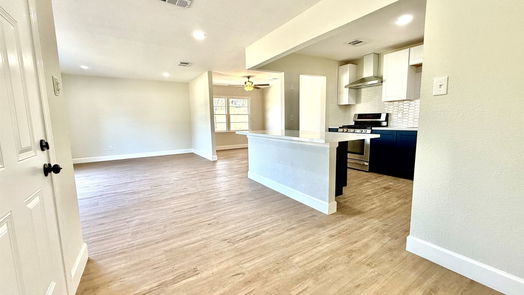 Lake Jackson 1-story, 3-bed 506 Center Way Street-idx