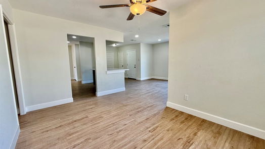 Lake Jackson 1-story, 3-bed 506 Center Way Street-idx