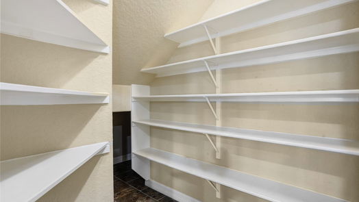 Lake Jackson 2-story, 4-bed 51 Snowberry Court-idx