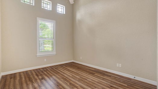 Lake Jackson 2-story, 4-bed 51 Snowberry Court-idx