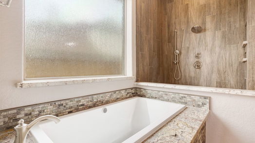 Lake Jackson 2-story, 4-bed 51 Snowberry Court-idx