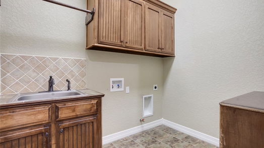 Lake Jackson 2-story, 4-bed 51 Snowberry Court-idx