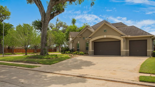 Lake Jackson 2-story, 4-bed 51 Snowberry Court-idx