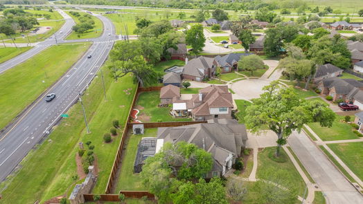 Lake Jackson 2-story, 4-bed 51 Snowberry Court-idx