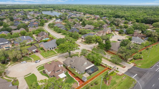 Lake Jackson 2-story, 4-bed 51 Snowberry Court-idx