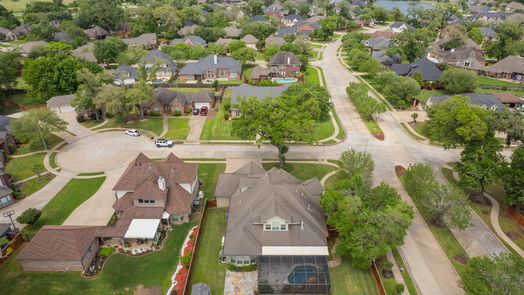 Lake Jackson 2-story, 4-bed 51 Snowberry Court-idx