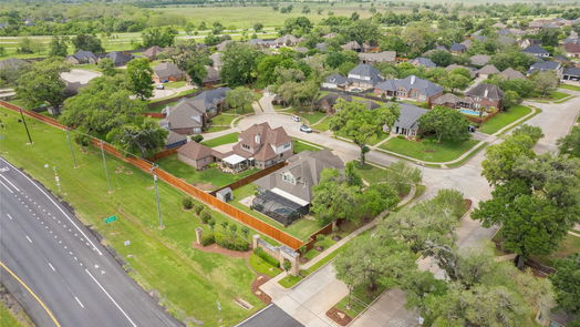 Lake Jackson 2-story, 4-bed 51 Snowberry Court-idx