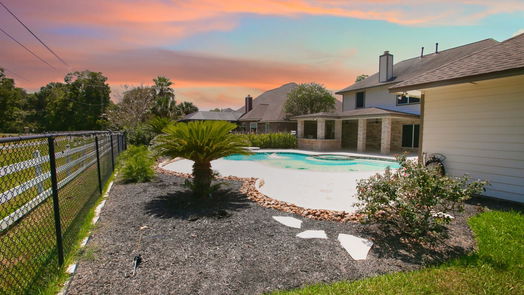 Lake Jackson 2-story, 4-bed 56 Southernwood Court-idx