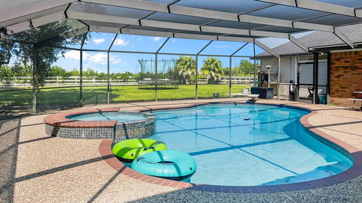 Lake Jackson 2-story, 5-bed 216 River Oaks Drive-idx