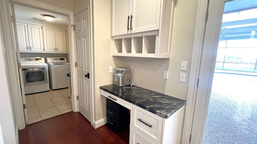 Lake Jackson 2-story, 5-bed 216 River Oaks Drive-idx