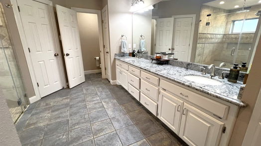 Lake Jackson 2-story, 5-bed 216 River Oaks Drive-idx