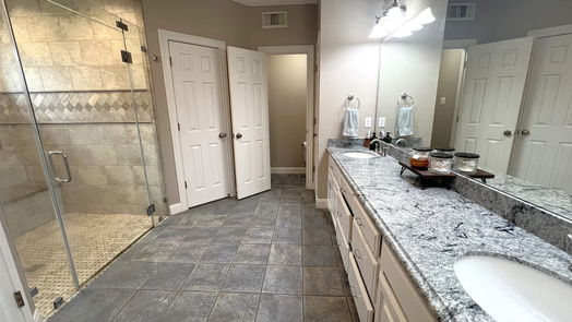 Lake Jackson 2-story, 5-bed 216 River Oaks Drive-idx