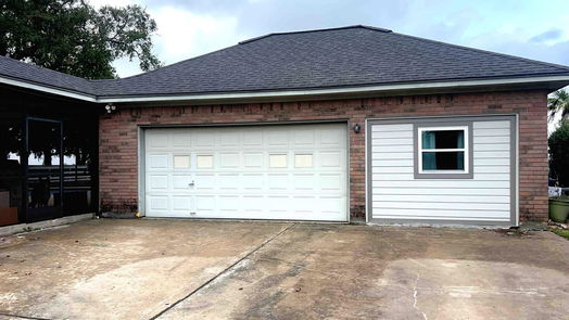 Lake Jackson 2-story, 5-bed 216 River Oaks Drive-idx
