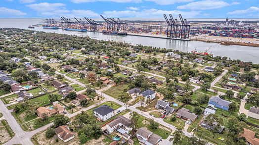 Shoreacres 3-story, 4-bed 605 Baywood Street-idx