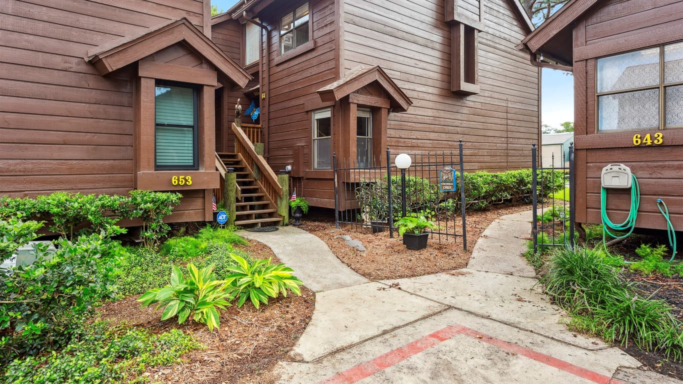 League City 3-story, 2-bed 645 Davis Road-idx