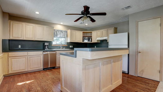 Pearland 2-story, 1-bed 2015 Woody Road-idx