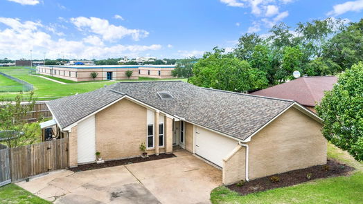 Pearland 1-story, 3-bed 2416 Meadow Green Drive-idx